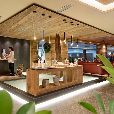 Salin & Mountain Hotel 4*