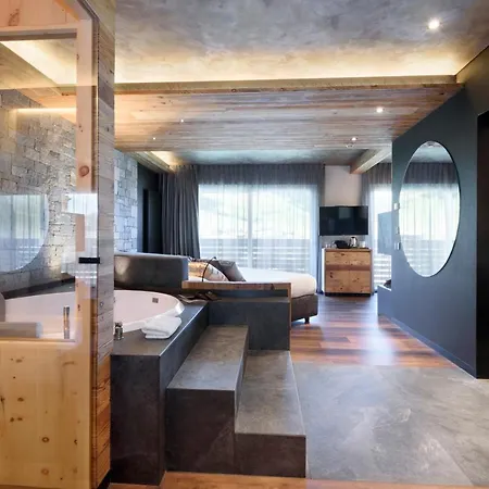 Salin & Mountain Hotel 4*